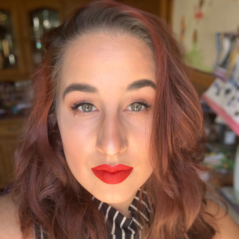 Meet your Posher, Alicia